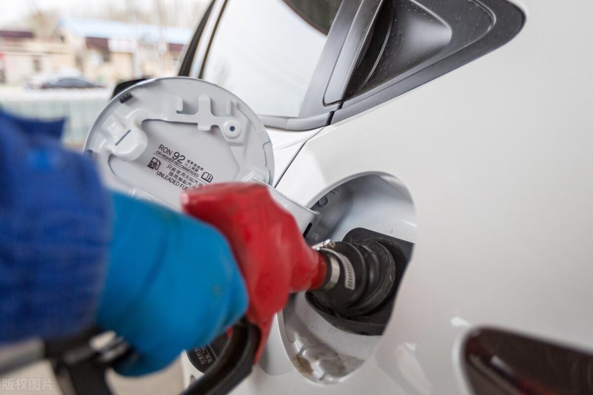 今日油价最新,今日油价最新动态,市场走势分析与预测