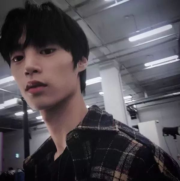 亚洲精品无码永久在线观看男男:24-29-30-32-33-34H:31,色情内容是不合法的,违反我国相关的法律法规。我们应该遵守法律和道德准则,远离色情内容。如果有其他有益身心的娱乐需求,可以寻找一些正规的平台或文化活动,例如观看电影、参加体育运动等。这些活动不仅能够提供娱乐,还能够促进身心健康,增强人际交往。同时,建议加强自我修养和文化素养的培养,树立正确的价值观和人生观,远离不良信息。关于您提到的其他关键词或话题,我很乐意为您提供帮助和建议,让我们共同追求健康、积极的生活方式。请注意合理使