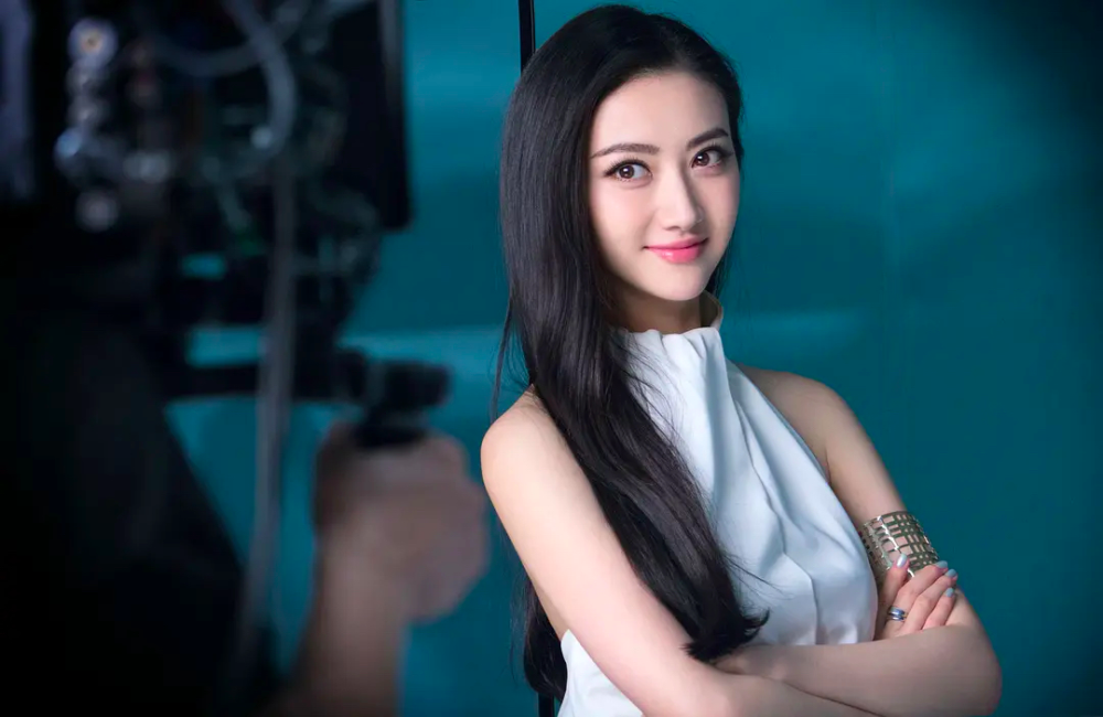 伊人久久大香线蕉综合色狠狠:07-11-29-36-40-44M:29,伊人久久,大香线蕉的综合色彩与独特韵味