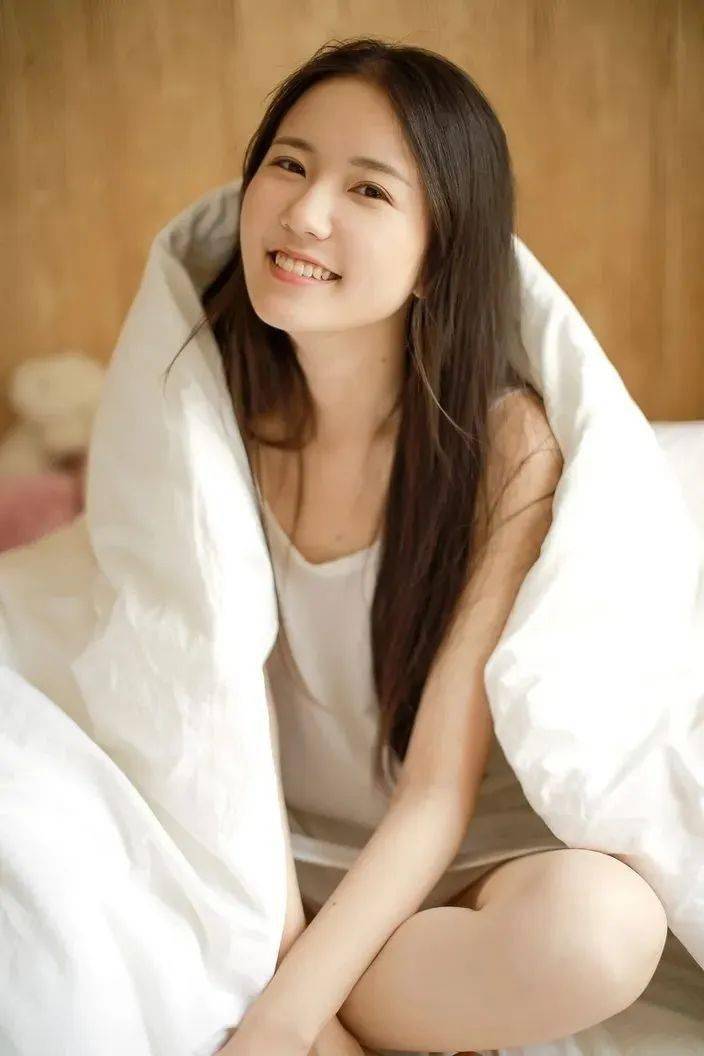 免费观看美女裸体的网站:10-17-20-26-29-38S:13,关于网络上免费观看内容的探讨,以美女裸体网站为例