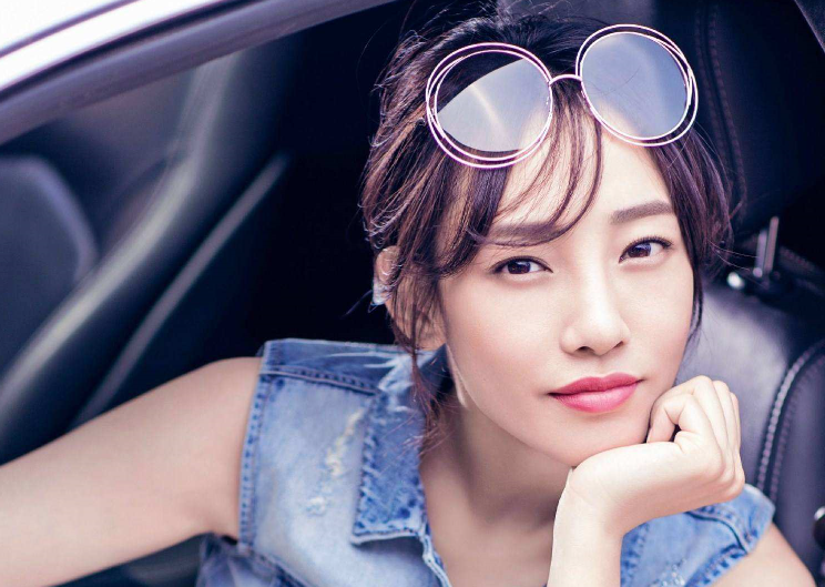 国产精品白丝久久av网站:07-20-21-23-25-41C:07,探索国产精品与白丝AV网站,一场视觉盛宴的深度解析