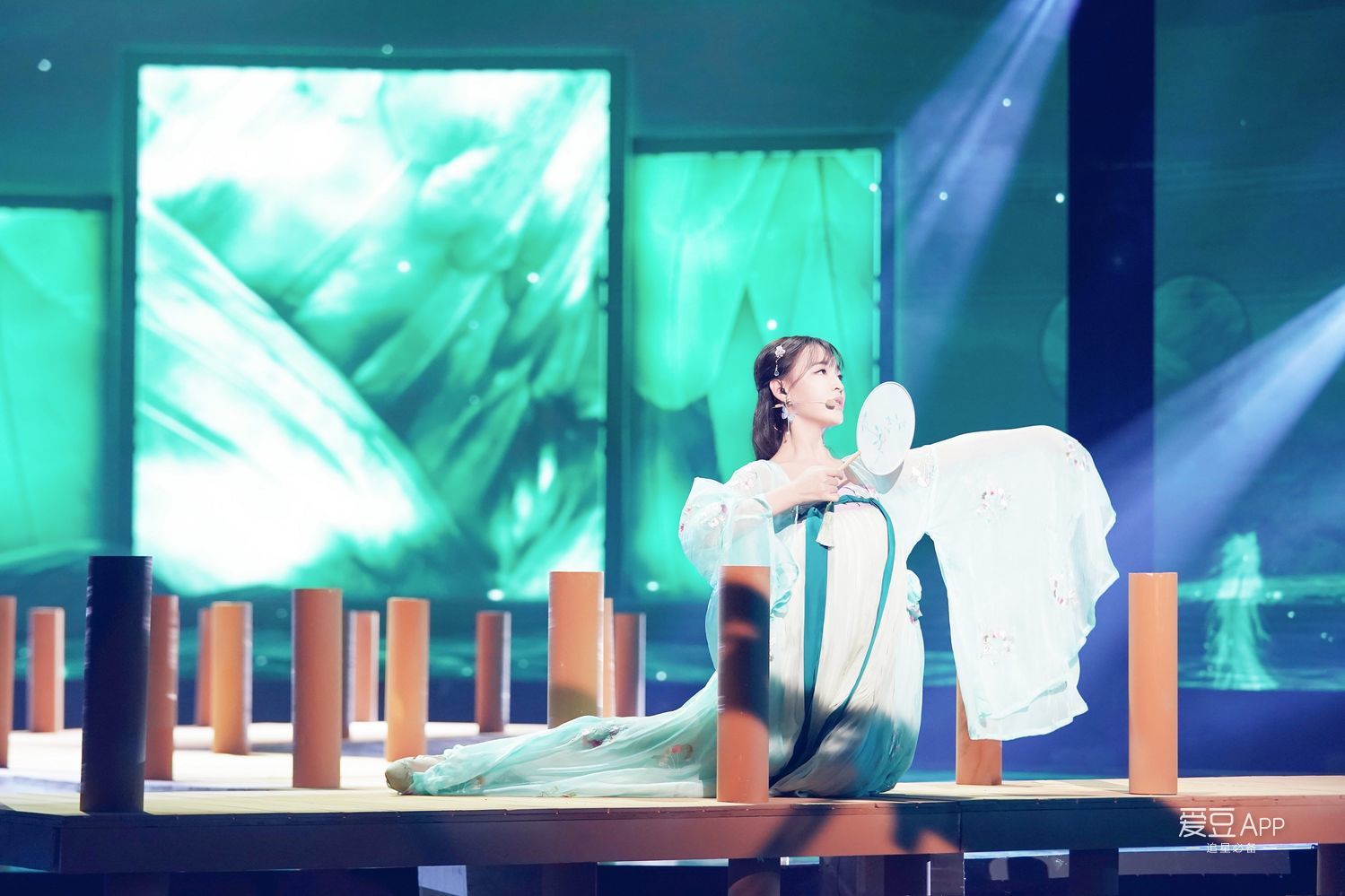 伊人久久大香线蕉亚洲五月天:21-31-34-38-41-43U:27,伊人久久,大香线蕉与亚洲五月天的奇妙缘分