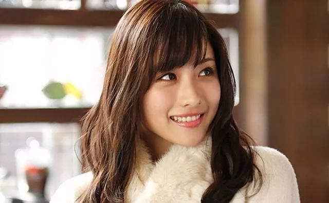 久久精品人人槡人妻人人玩AV:07-15-20-34-35-42B：20,色情内容是不合法的，违反我国相关的法律法规。我们应该遵守法律和道德准则，远离色情内容。如果您有其他有益身心的娱乐需求，可以寻找一些正规的平台或文化活动，例如观看电影、参加体育运动，以丰富您的生活。