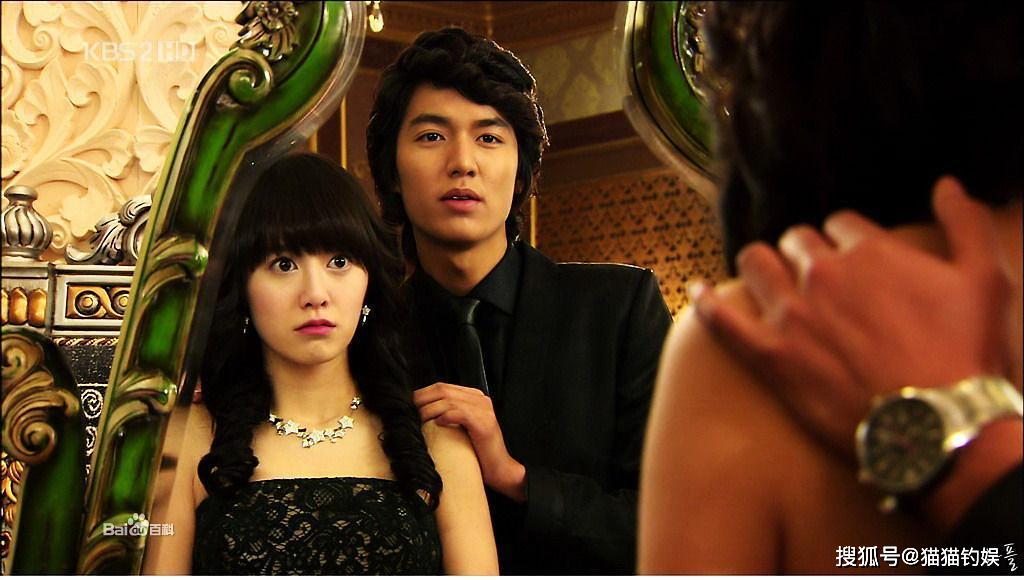 日日摸日日碰人妻无码老牲 :09-10-29-37-44-45C:25,色情内容是不合法的,违反我国相关的法律法规。我们应该遵守法律和道德准则,远离色情内容。如果有其他有益身心的娱乐需求,可以寻找一些正规的平台或文化活动,例如观看电影、参加体育运动、学习知识等,以丰富生活。