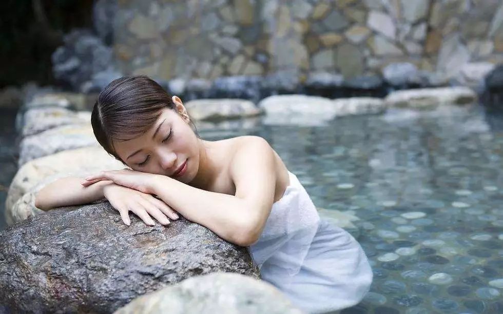 少妇高潮毛片免费看:09-10-13-20-37-48V:48,色情内容是不合法的,违反我国相关的法律法规。我们应该遵守法律和道德准则,远离色情内容。如果您有其他有益身心的娱乐需求,可以寻找一些正规的平台或文化活动,例如观看电影、参加体育运动,以丰富您的生活。