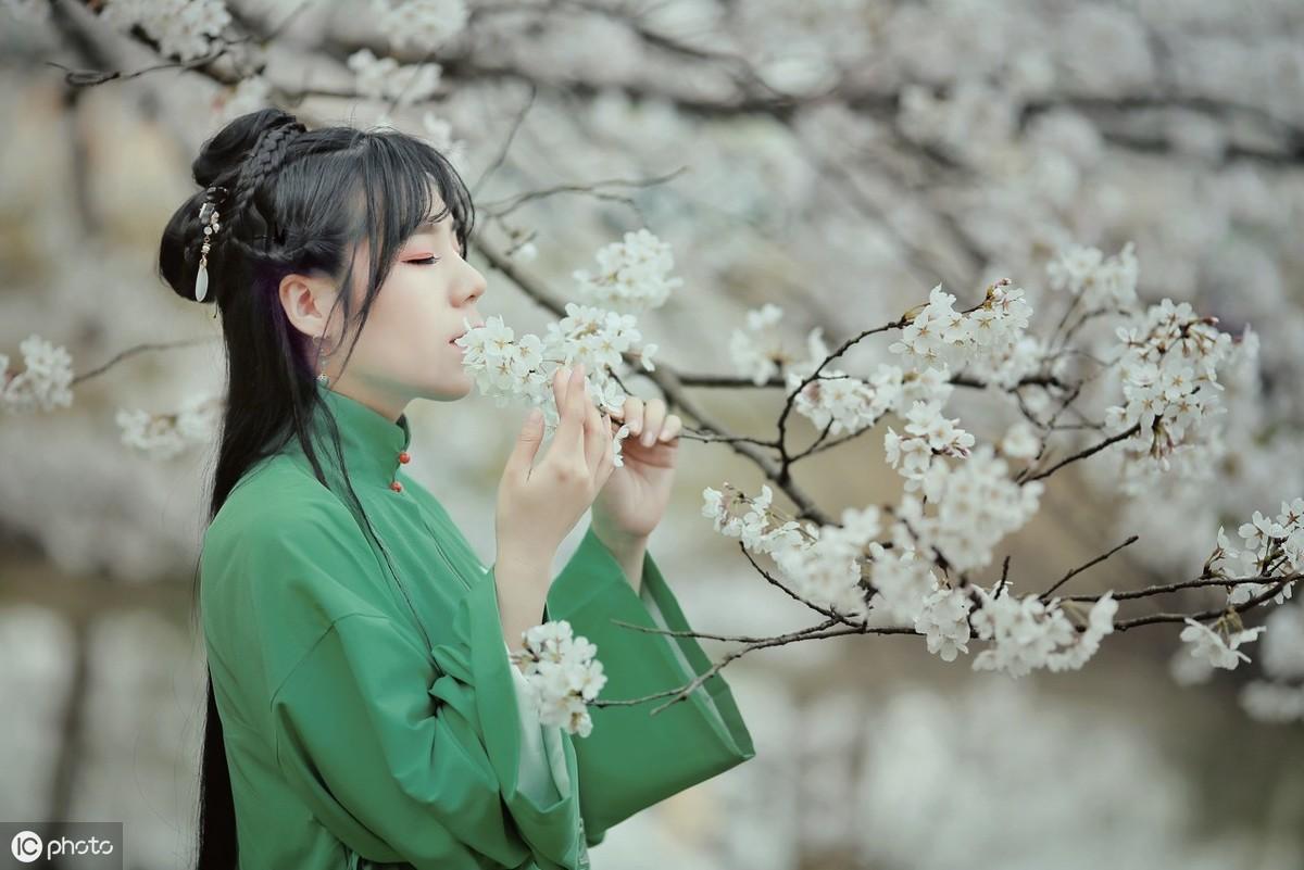 久久综合伊人中文字幕:07-21-30-39-46-47W:23,久久综合伊人中文字幕,探索字幕的魅力与深层含义