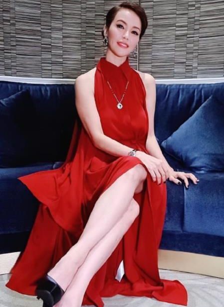 少妇人妻精品一区二区三区:14-15-18-31-35-48F:23,色情内容是不合法的,违反我国相关的法律法规。我们应该遵守法律和道德准则,远离色情内容。如果您有其他有益身心的娱乐需求,可以寻找一些正规的平台或文化活动,例如观看电影、参加体育运动,以丰富您的生活。