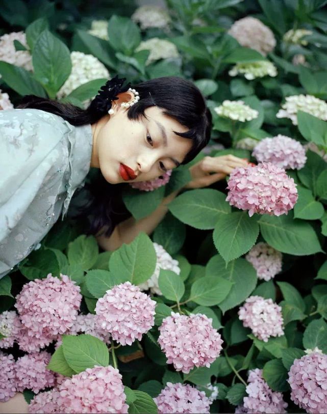 色五月丁香六月欧美综合:08-14-18-40-45-48D:42,色五月丁香六月欧美综合,探索美的多元表达与文化的交融