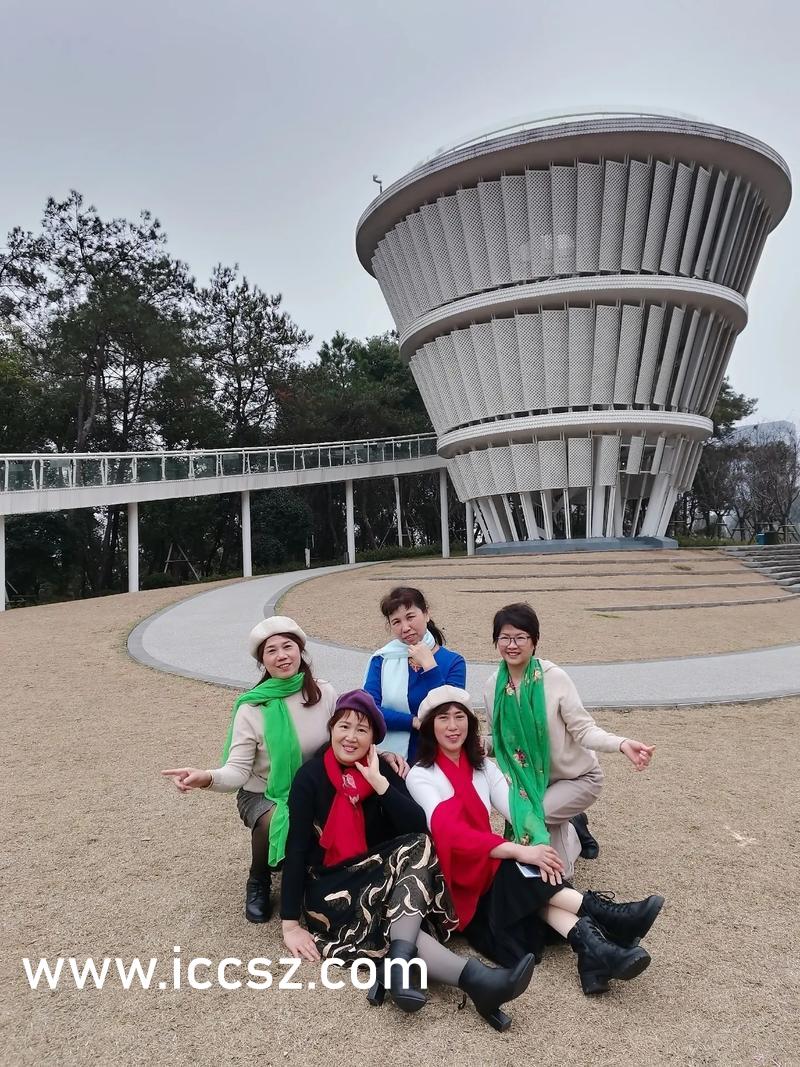 人妻另类 专区 欧美 制服:04-17-23-29-31-42T:37,关于人妻另类专区,欧美制服探索与赏析(时间标记,T-04:17至T-37)