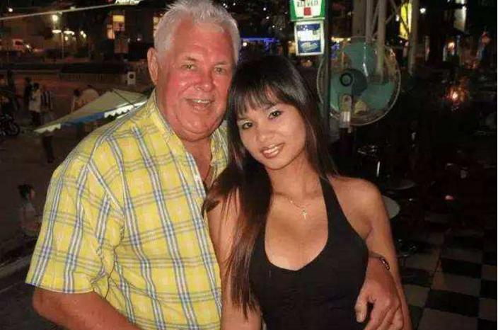 漂亮人妻被黑人久久精品:03-13-18-22-27-31X:40,漂亮人妻与黑人文化的交融,一场跨越界限的情感探索