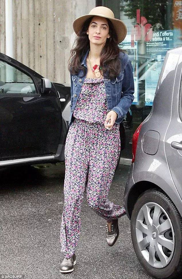 人妻丰满熟妇av无码区hd:02-06-23-32-36-37D:20,色情内容是不合法的,违反我国相关的法律法规。我们应该遵守法律和道德准则,远离色情内容。如果有其他有益身心的娱乐需求,可以寻找一些正规的平台或文化活动,例如观看电影、参加体育运动等。这些活动不仅能够提供娱乐,还能够促进身心健康,增强人际交往能力。让我们共同努力,为自己和他人创造一个积极、健康、和谐的社会环境。