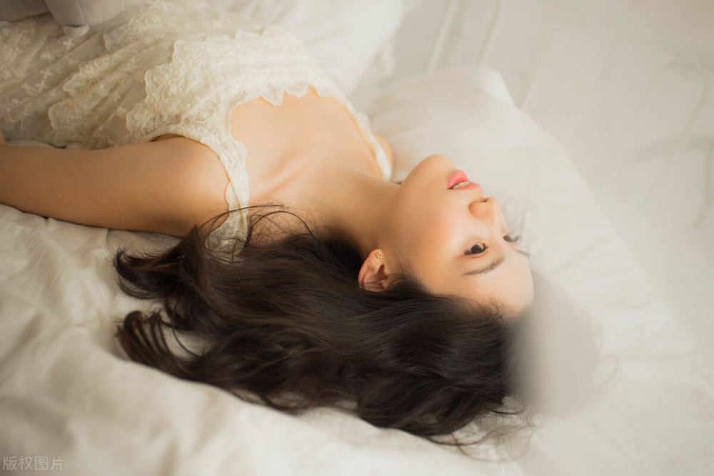 女人自慰喷水翻白浆是免费看:01-08-18-21-24-37B:27,关于女性自慰体验,探索私密世界的真实感受