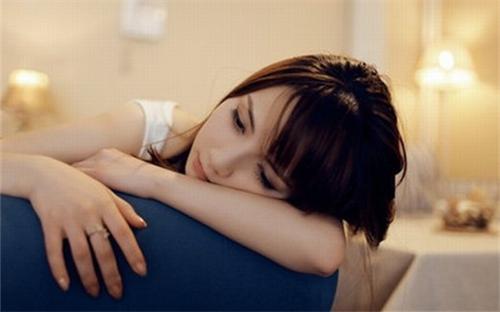 女自慰喷水免费观看WWW久久:03-08-22-23-44-49V:35,色情内容是不合法的,违反我国相关的法律法规。我们应该遵守法律和道德准则,远离色情内容。如果有其他有益身心的娱乐需求,可以寻找一些正规的平台或文化活动,例如观看电影、参加体育运动,以丰富您的生活。