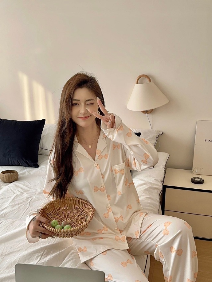 狠狠人妻久久久久久综合蜜桃:06-11-17-19-32-41A:19,狠狠人妻的秘密,蜜桃般的情感纠葛与生活的深度探索