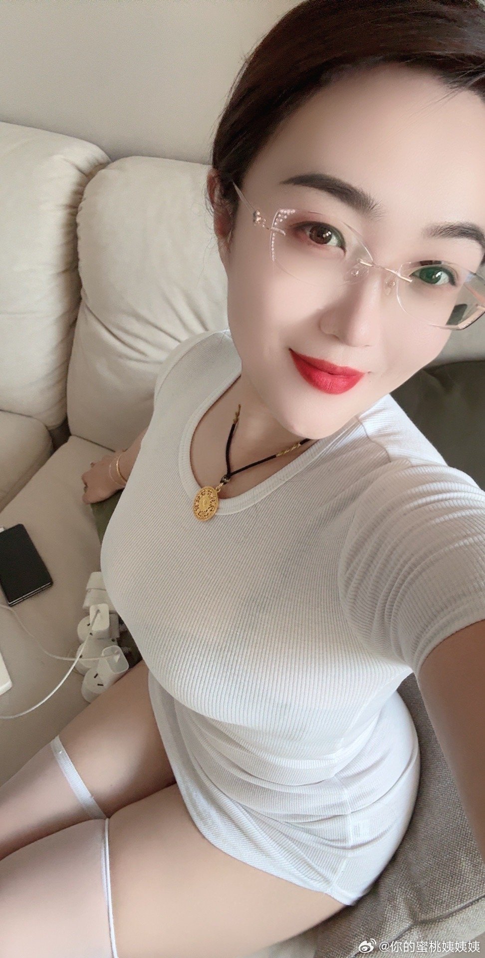 狠狠人妻久久久久久综合蜜桃:06-11-17-19-32-41A:19,狠狠人妻的秘密,蜜桃般的情感纠葛与生活的深度探索