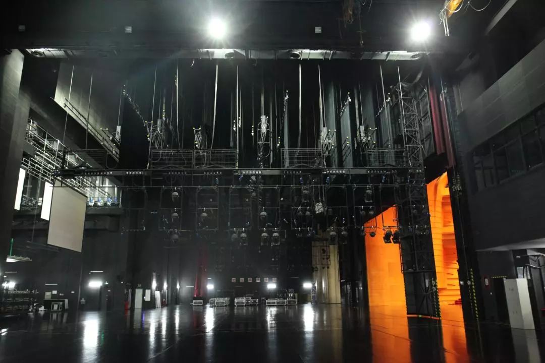 国产午夜精品一二区理论影院:02-04-08-18-23-46C:26,探索国产午夜精品一二区理论影院,一场视听盛宴的多元解读(02-04-08-18-23-46C与26)