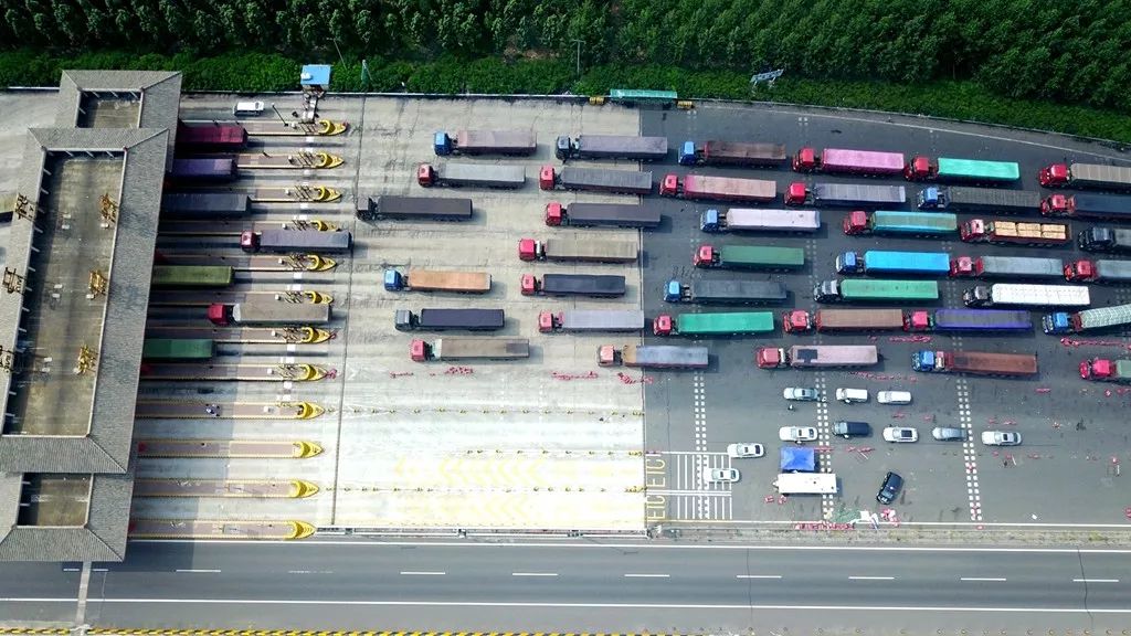 国产成人久久精品一区二区三区:03-09-11-25-30-40E：41,国产成人娱乐产业的多元魅力，一区、二区、三区的深度探索（03-09-11-25-30-40E，41）