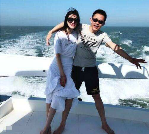 久久人妻少妇偷人精品综合桃色:01-14-25-30-31-41Z:13,久久人妻少妇的桃色世界,偷人精品综合探索(01-14-25-30-31-41Z)