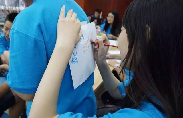 人妻无码久久一区二区三区免费:15-20-25-37-43-48T:23,探索成人内容的多元区域,一区二区三区免费与人妻无码现象的思考