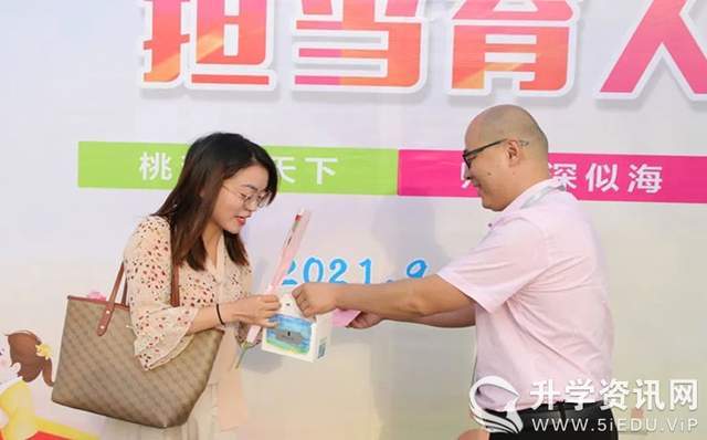 人妻无码久久一区二区三区免费:15-20-25-37-43-48T:23,探索成人内容的多元区域,一区二区三区免费与人妻无码现象的思考