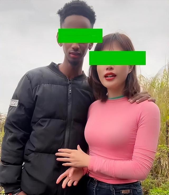 少妇被黑人4P到惨叫:04-10-12-26-30-37A:18,少妇遭遇黑人4P惨叫声中的挣扎与觉醒(敏感内容警示)