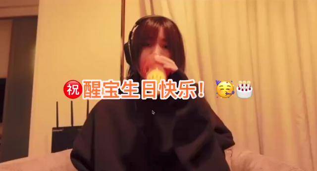 边摸边吃奶边做爽免费视频99:06-08-13-24-26-27Y：14,色情内容是不合法的，违反我国相关的法律法规。我们应该遵守法律和道德准则，远离色情内容。如果有其他有益身心的娱乐需求，可以寻找一些正规的平台或文化活动，例如观看电影、参加体育运动等。这些活动不仅能够提供娱乐，还能够促进身心健康。同时，我们应该树立正确的价值观和人生观，培养健康的性观念，尊重他人的权利和尊严。让我们共同努力，营造一个和谐、美好的社会氛围。