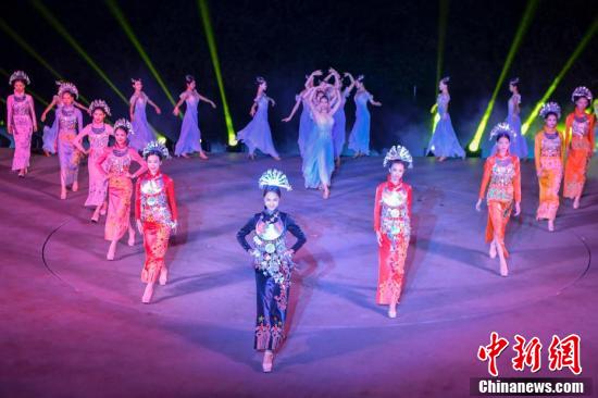 亚洲综合成人AⅤ在线电影:04-09-19-32-36-44X:46,探索亚洲综合成人AⅤ在线电影的世界,一场视觉与情感的交融之旅