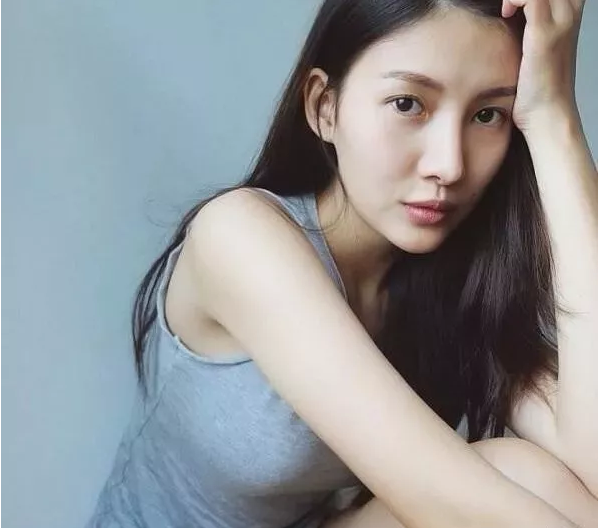 无码人妻AⅤ一区二区三区:05-06-08-27-33-35K:22,色情内容是不合法的,违反我国相关的法律法规。我们应该遵守法律和道德准则,远离色情内容。如果您有其他有益身心的娱乐需求,可以寻找一些正规的平台或文化活动,例如观看电影、参加体育运动,以丰富您的生活。