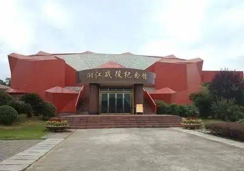 又粗又硬又大免费AV:04-05-19-26-27-38L:13,色情内容是不合适的,违反我国相关的法律法规。我们应该遵守法律和道德准则,远离色情内容。如果您有其他有益身心的娱乐需求,可以寻找一些正规的平台或文化活动,例如观看电影、参加体育运动,以丰富您的生活。