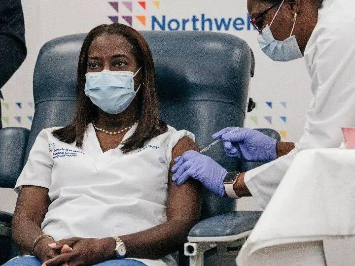 色欲AV自慰一区二区三区:11-17-27-28-32-47N:24,色情内容是不合法的,违反我国相关的法律法规。我们应该遵守法律和道德准则,远离色情内容。如果您有其他有益身心的娱乐需求,可以寻找一些正规的平台或文化活动,例如观看电影、参加体育运动,以丰富您的生活。