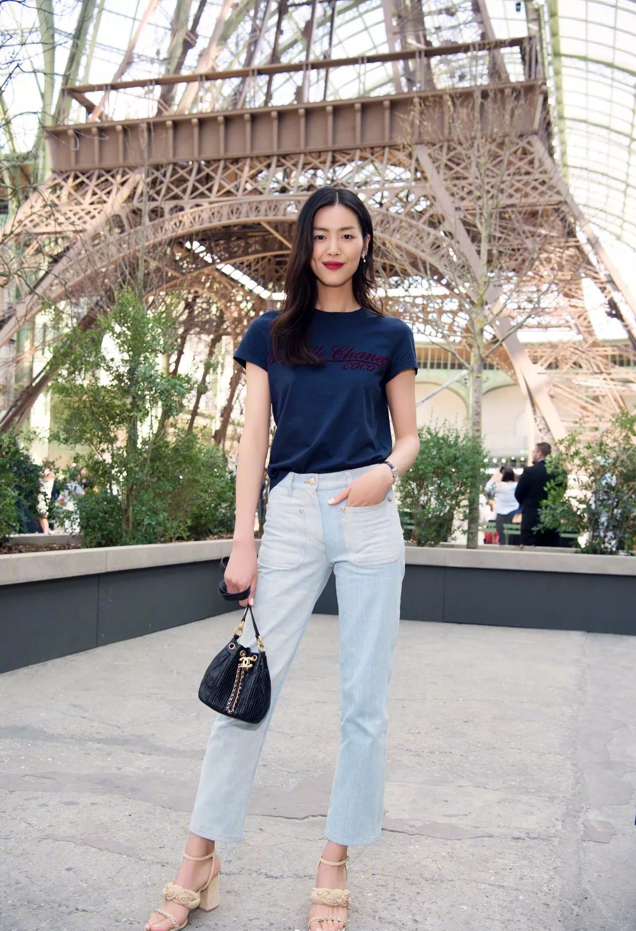 伊人久久大香线蕉精品:07-12-20-28-34-37Y:41,伊人久久大香线蕉精品,探索独特魅力的艺术世界