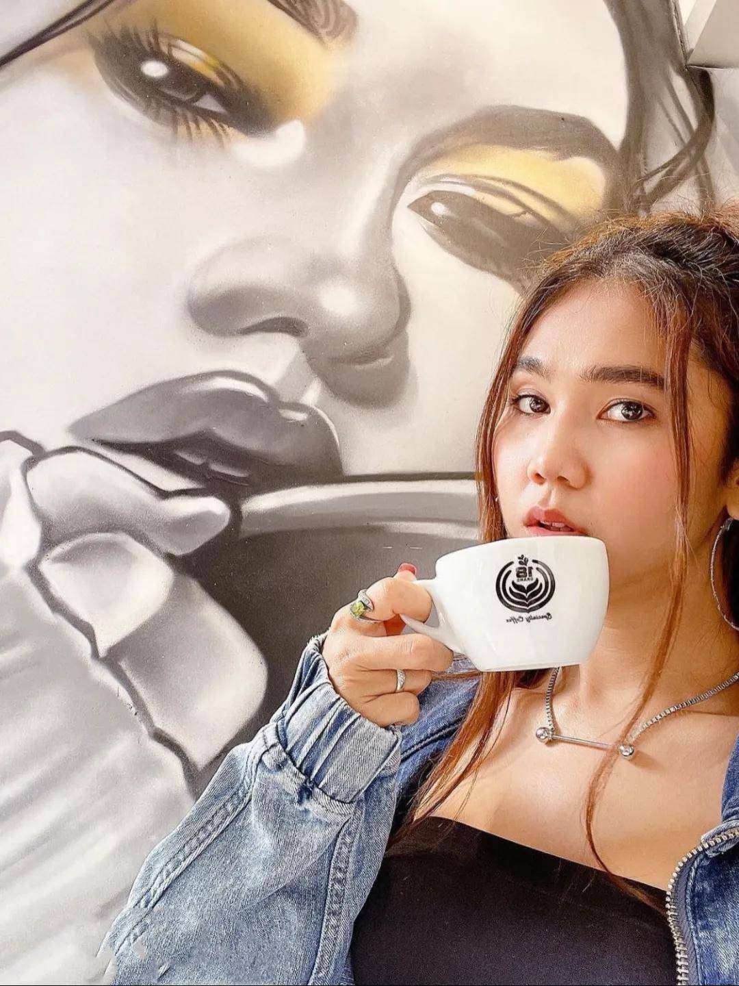 久久久婷婷五月亚洲97号色:10-23-26-43-45-48F:19,久久久婷婷五月亚洲之旅,探索97号色的神秘魅力与独特风情(10-23-26-43-45-48F,19)