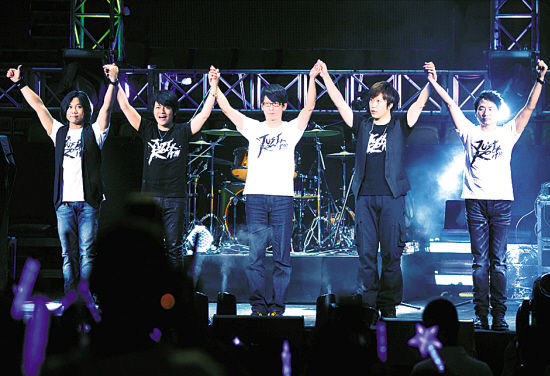 久久综合亚洲鲁鲁五月天:11-14-18-19-21-40J:26,久久综合亚洲鲁鲁五月天,探索音乐与文化的交融之美