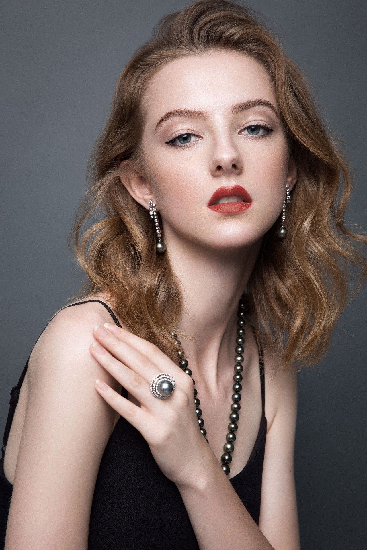 青青草无码精品伊人久久:02-07-08-29-37-40A：44,青青草无码精品伊人，历久弥新的魅力展现