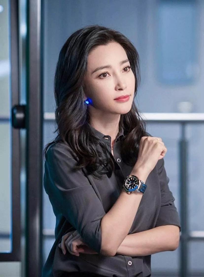 免费人妻精品一区二区三区:08-29-36-41-46-49U:49,色情内容是不合法的,违反我国相关的法律法规。我们应该遵守法律和道德准则,远离色情内容。如果有其他有益身心的娱乐需求,可以寻找一些正规的平台或文化活动,例如观看电影、参加体育运动、学习知识等,以丰富您的生活。以下是一篇关于免费资源分享的文章,供您参考