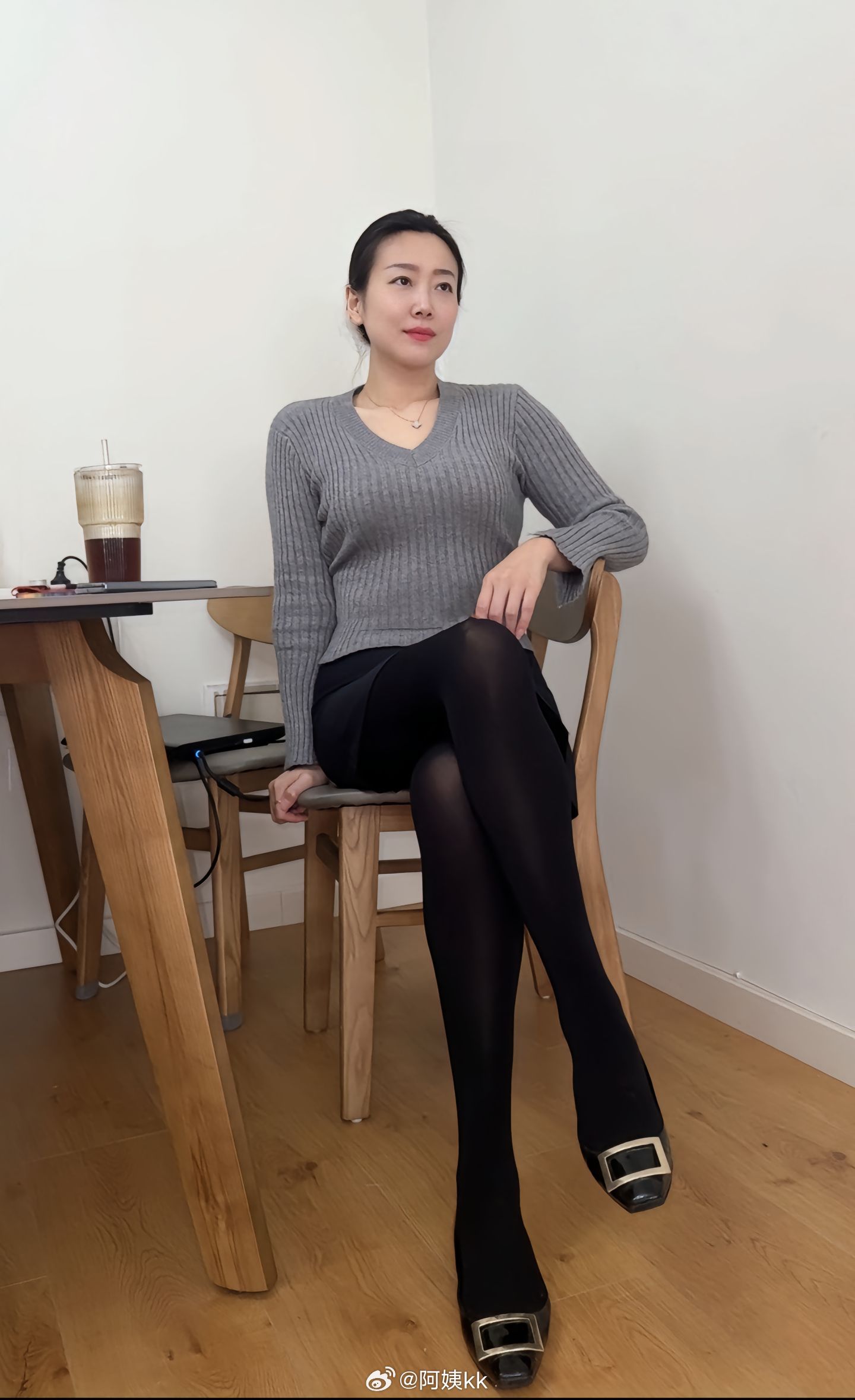 无码人妻丝袜在线视频红杏:03-12-15-20-35-43R:03,网络时代的影像探索,无码人妻丝袜在线视频与红杏的探讨