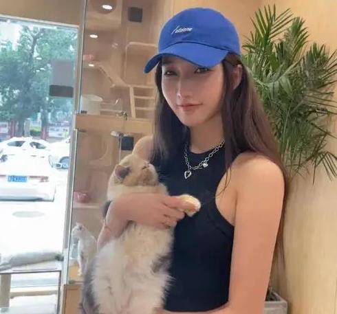 亚洲熟女综合一区二区三区:08-13-19-27-35-37T:09,亚洲熟女综合一区二区三区,探索成熟魅力的多元面貌(08-13-19-27-35-37T,09)