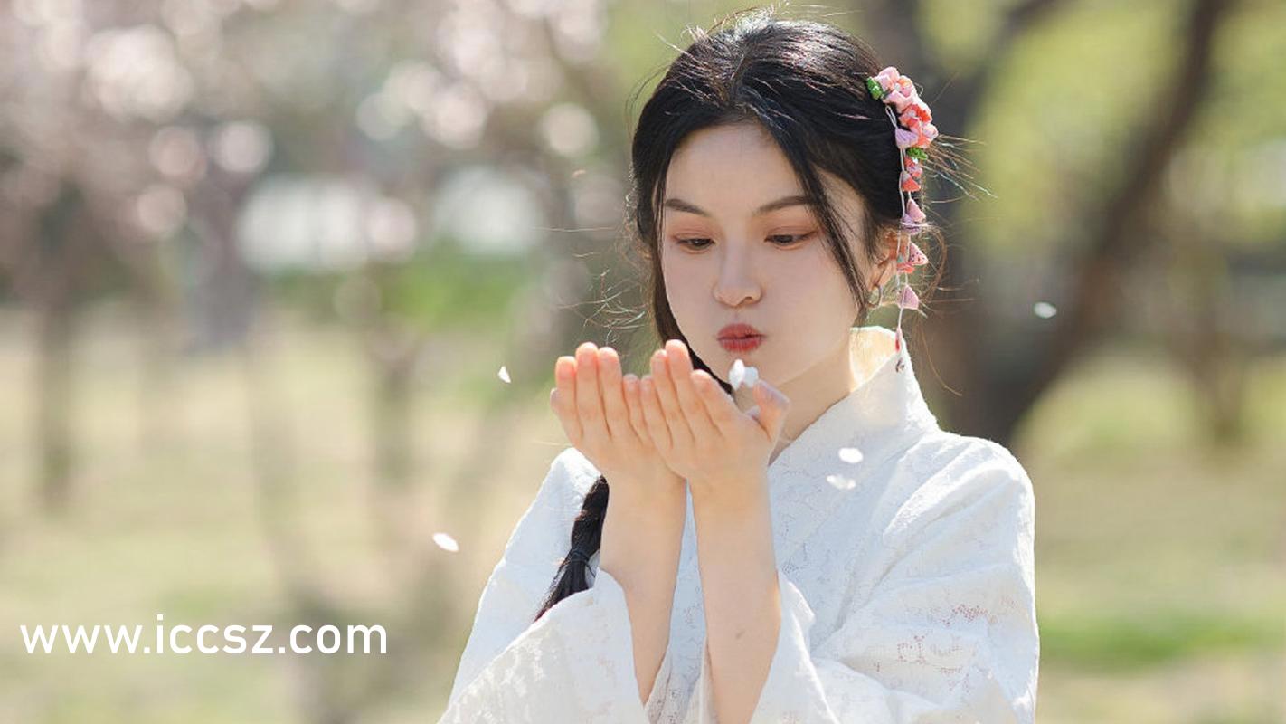 国产AV办公室丝袜秘书:15-19-32-37-42-44B:16,国产AV办公室丝袜秘书,探索神秘的职业魅力与背后的故事