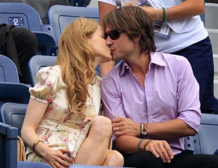 人妻少妇看A偷人无码电影:04-14-24-33-41-43K:11,关于人妻少妇观看A偷人无码电影的现象,深度探讨与反思