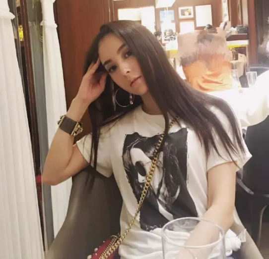 朋友的丰满人妻中文字幕:12-18-22-27-38-41R:08,朋友的丰满人妻与我们的故事