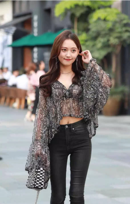 少妇白浆高潮无码免费区:19-22-29-39-40-42Y:02,色情内容是不合法的,违反我国相关的法律法规。我们应该遵守法律和道德准则,远离色情内容。如果有其他有益身心的娱乐需求,可以寻找一些正规的平台或文化活动,例如观看电影、参加体育运动等。这些活动不仅能够提供娱乐,还能够促进身心健康。同时,我们也应该尊重他人的权利和尊严,不传播或分享任何不适当或不道德的内容。最后呼吁大家共同维护网络健康,文明用语,共享绿色心灵。