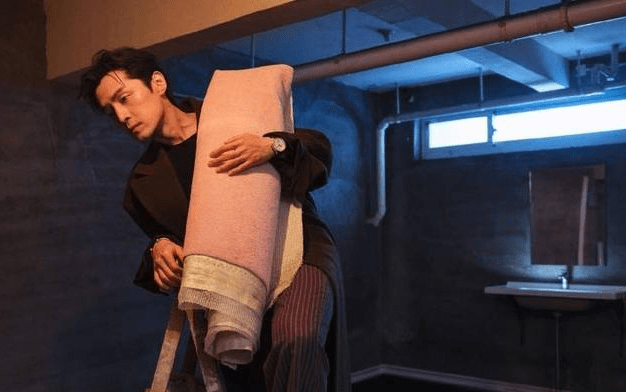 少妇厨房愉情理伦片免费:04-14-33-38-42-43H:32,探索家庭和谐之美,少妇厨房的愉悦与情理