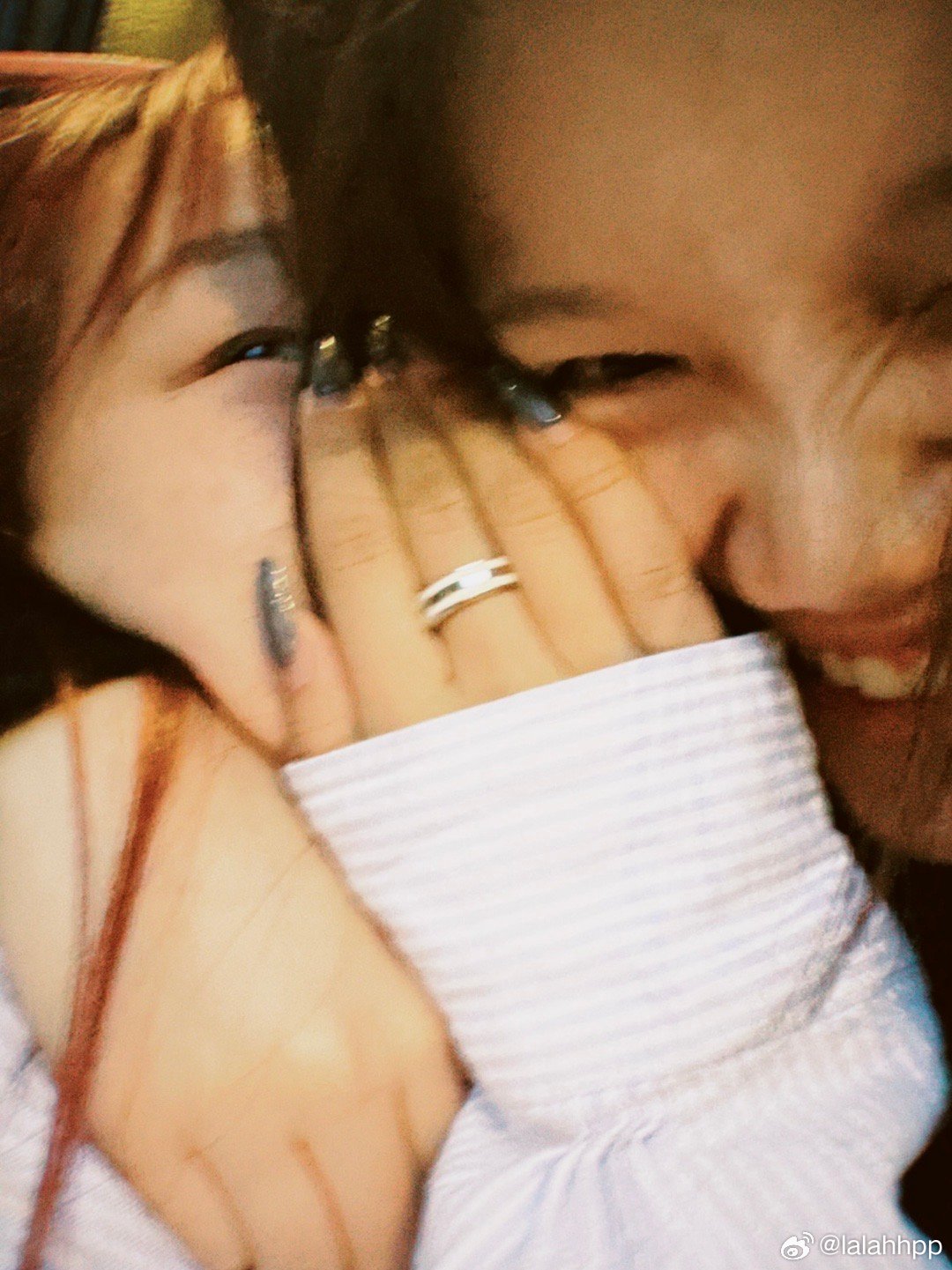 自拍偷自拍亚洲精品情侣:05-10-25-33-43-45P:11,自拍与偷自拍,亚洲情侣的私密世界与公众视角 —— 探索数字时代的情感表达与隐私边界