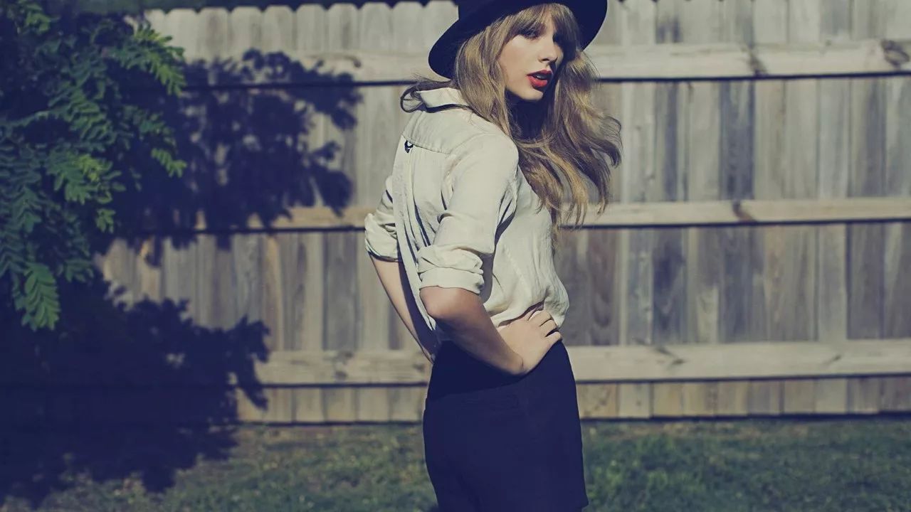 18黑白丝水手服自慰喷水网站:03-09-12-16-17-25J:41,探索成人网站,关于黑白丝水手服自慰喷水的深度解析