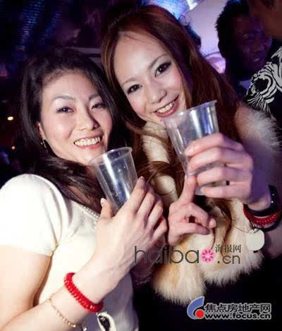 日日摸日日碰夜夜爽亚洲综合:04-06-14-33-35-42M:38,探索日日摸日日碰的魅力,亚洲综合娱乐的独特韵味