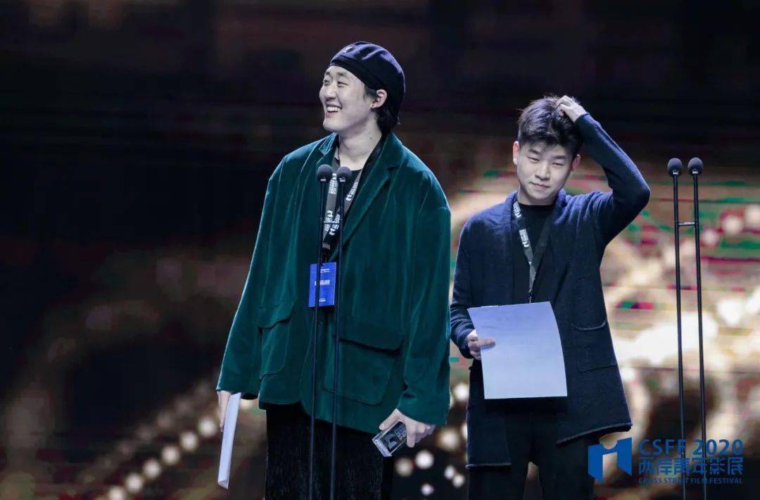 亚洲成AV人片一区二区:06-07-21-27-30-39A:19,色情内容是不合法的,违反我国相关的法律法规。我们应该遵守法律和道德准则,远离色情内容。如果您有其他有益身心的娱乐需求,可以寻找一些正规的平台或文化活动,例如观看电影、参加体育运动等。这些活动不仅能够提供娱乐,还能够促进身心健康。