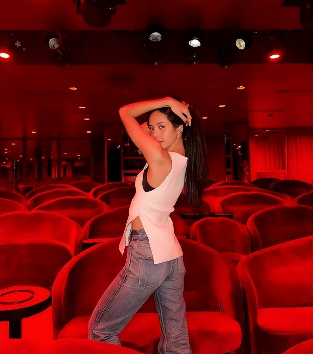 亚洲AV女电影网:07-16-19-36-37-45L:20,亚洲AV女电影网,探索多元文化的艺术之旅