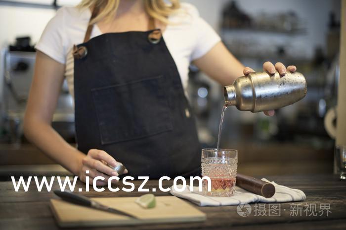 日本人妻巨大乳挤奶水:02-11-12-14-35-47C:34,探索日本文化中的女性美——以人妻巨大乳挤奶水为中心