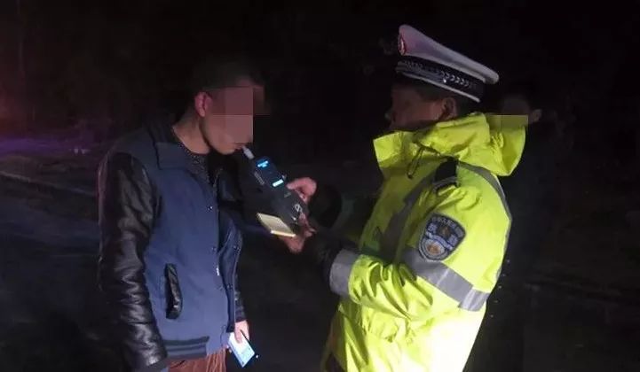 少妇被粗大的猛烈进出动视频:03-08-36-40-41-44A:08,关于网络色情视频的危害与反思——以少妇被粗大的猛烈进出动视频为例