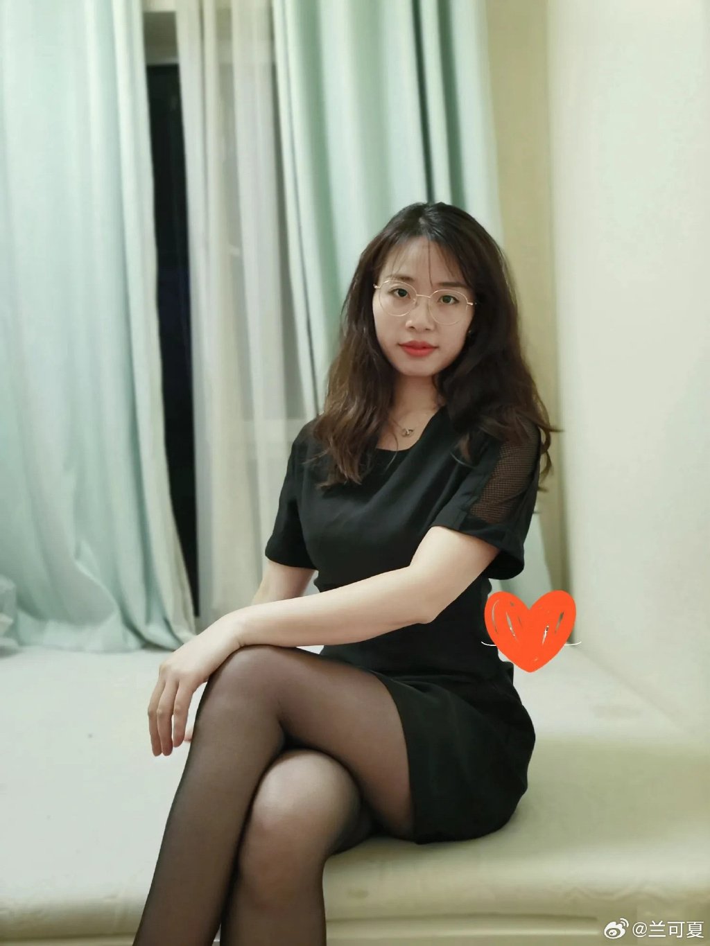 丝袜人妻一区二区三区:02-10-13-14-21-43F:34,探索丝袜人妻的独特魅力,一区、二区与三区的深度解析